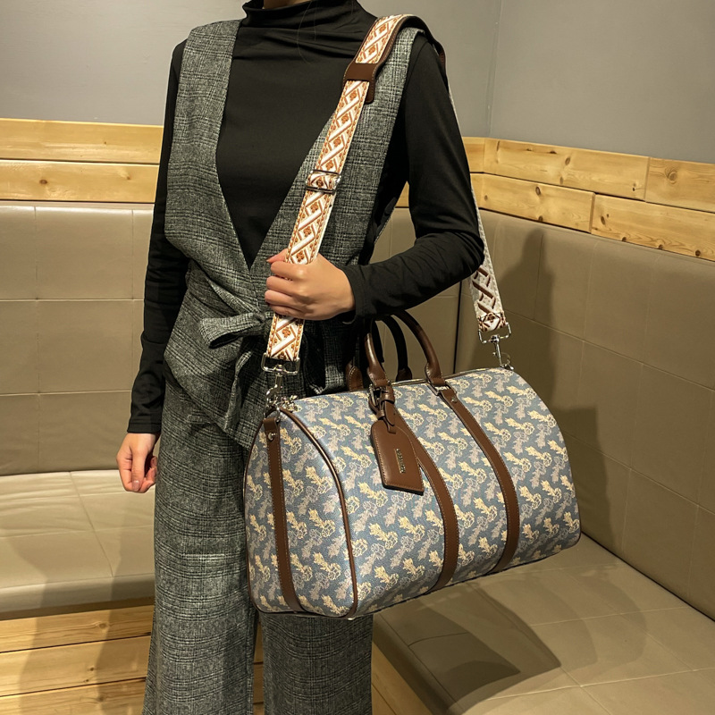 Stylish Designer Commuter Tote - огляд і ціна Leatherwork Designs