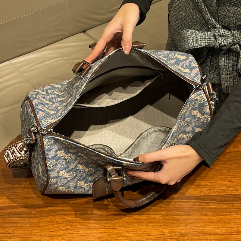 Stylish Designer Commuter Tote - огляд і ціна Leatherwork Designs